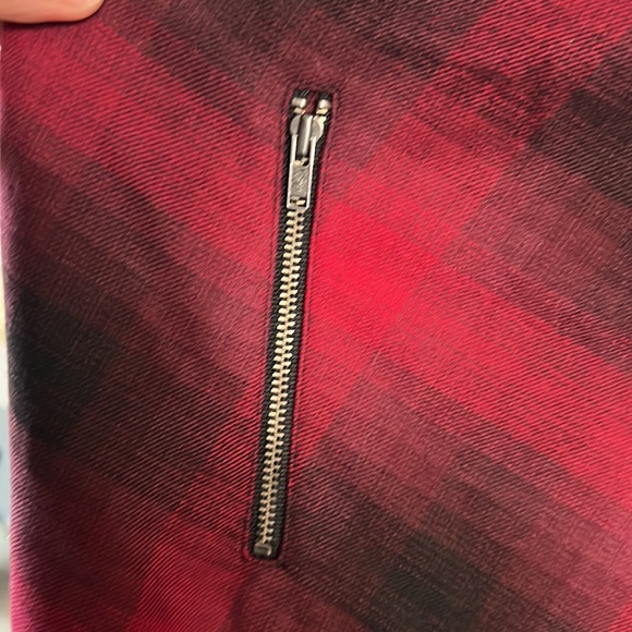 Pleated red and black skirt - Picture 3 of 5